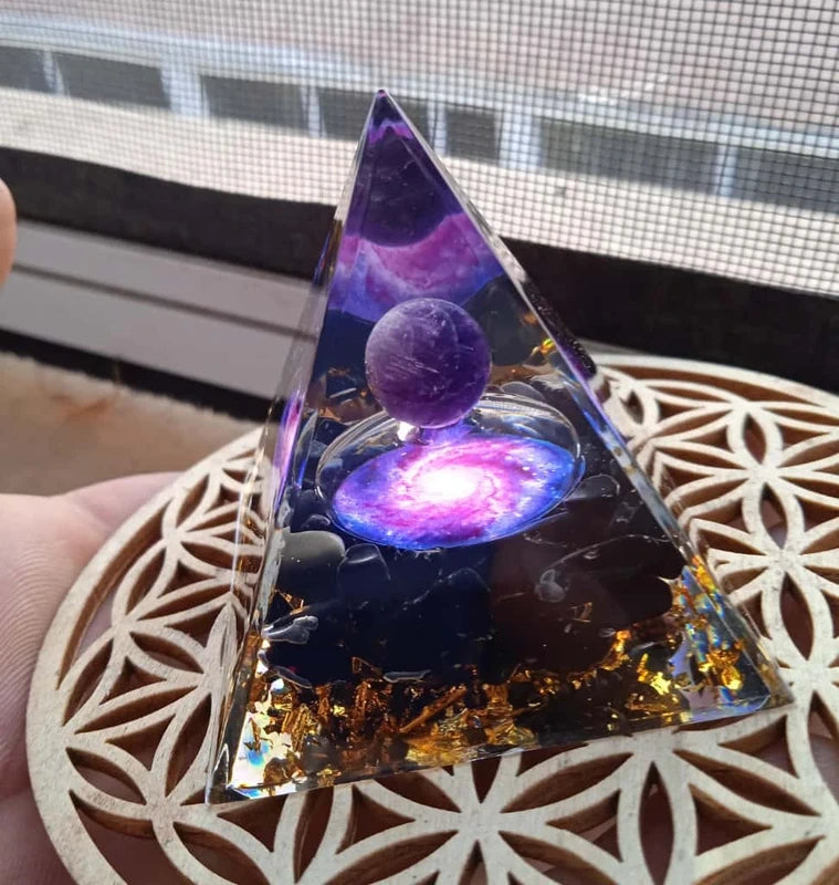 Pirámide de Orgonita Y Amatista ✨
