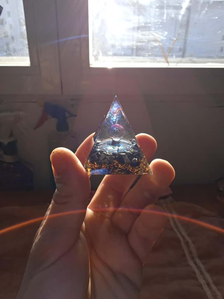 Pirámide de Orgonita Y Amatista ✨