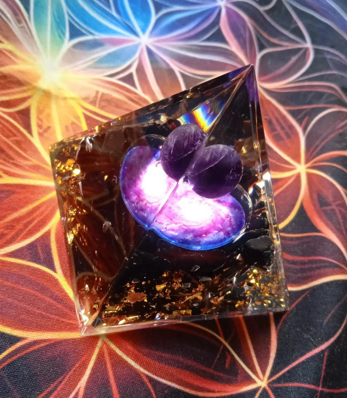 Pirámide de Orgonita Y Amatista ✨